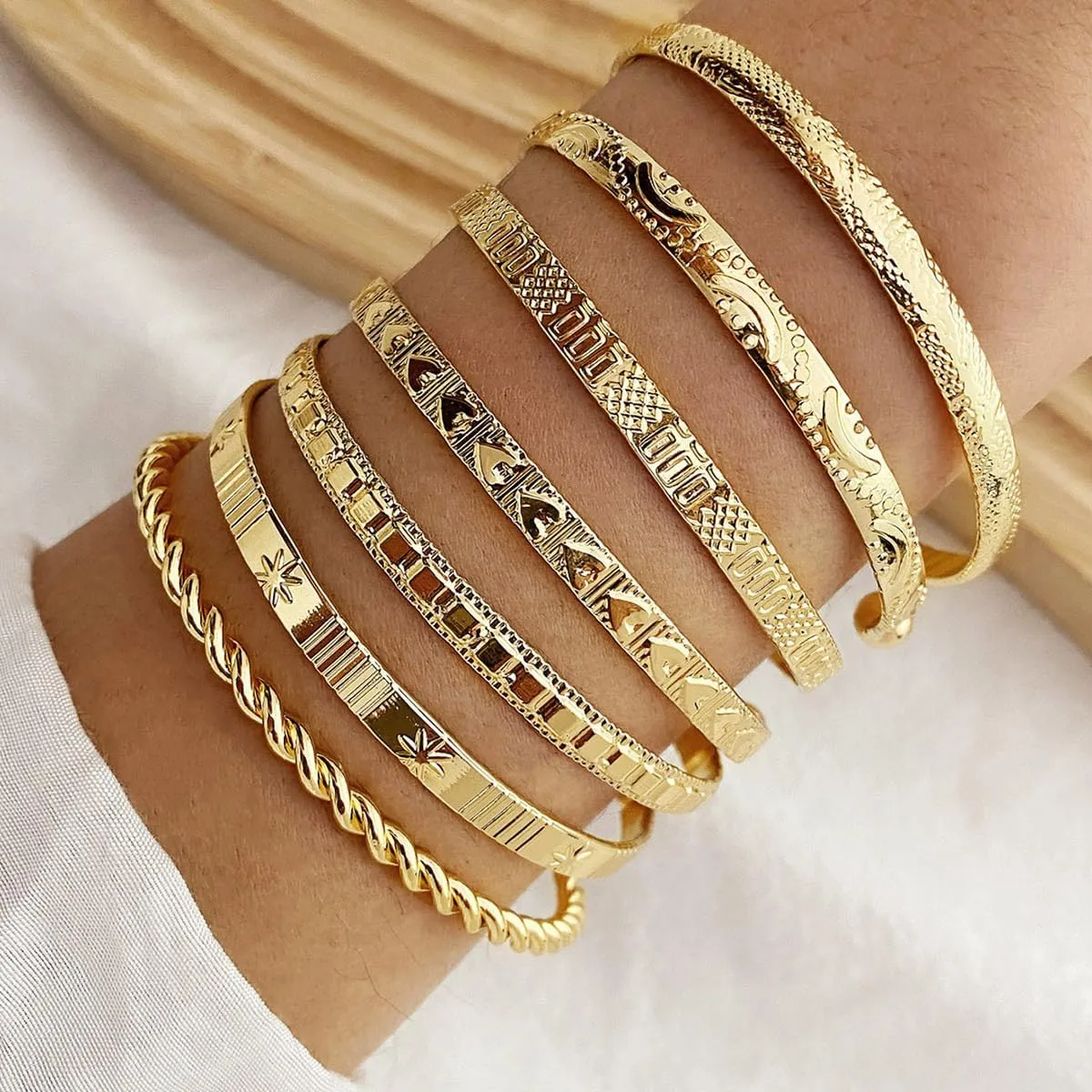 Boho Gold Bangle Cuff Bracelet Set for Women Vintage Layered Stackable Bracelet Set Adjustable Arrow Hexagram Twist Engraved Open Cuff Wrap Bangle Dainty Jewelry Gifts