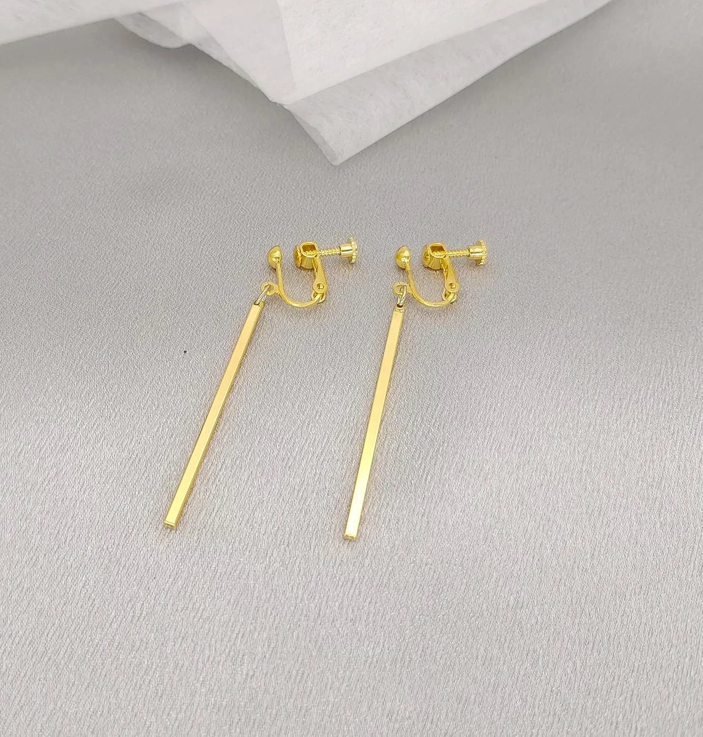 Chic Minimalist Vertical Long Bar Clip on Earrings 18K Gold Plated Long Circle Bar Earrings Geometric Jewelry for Women