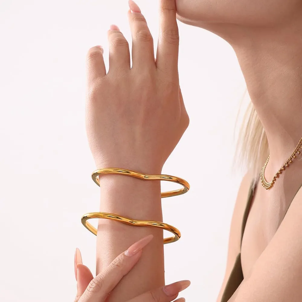 Fashion Heart Cuff Bracelet for Women Minimalist Stainless Steel Hollow Hearts Large Cuffs Bangle Bracelets Statement Bangles Bohemian Jewelry