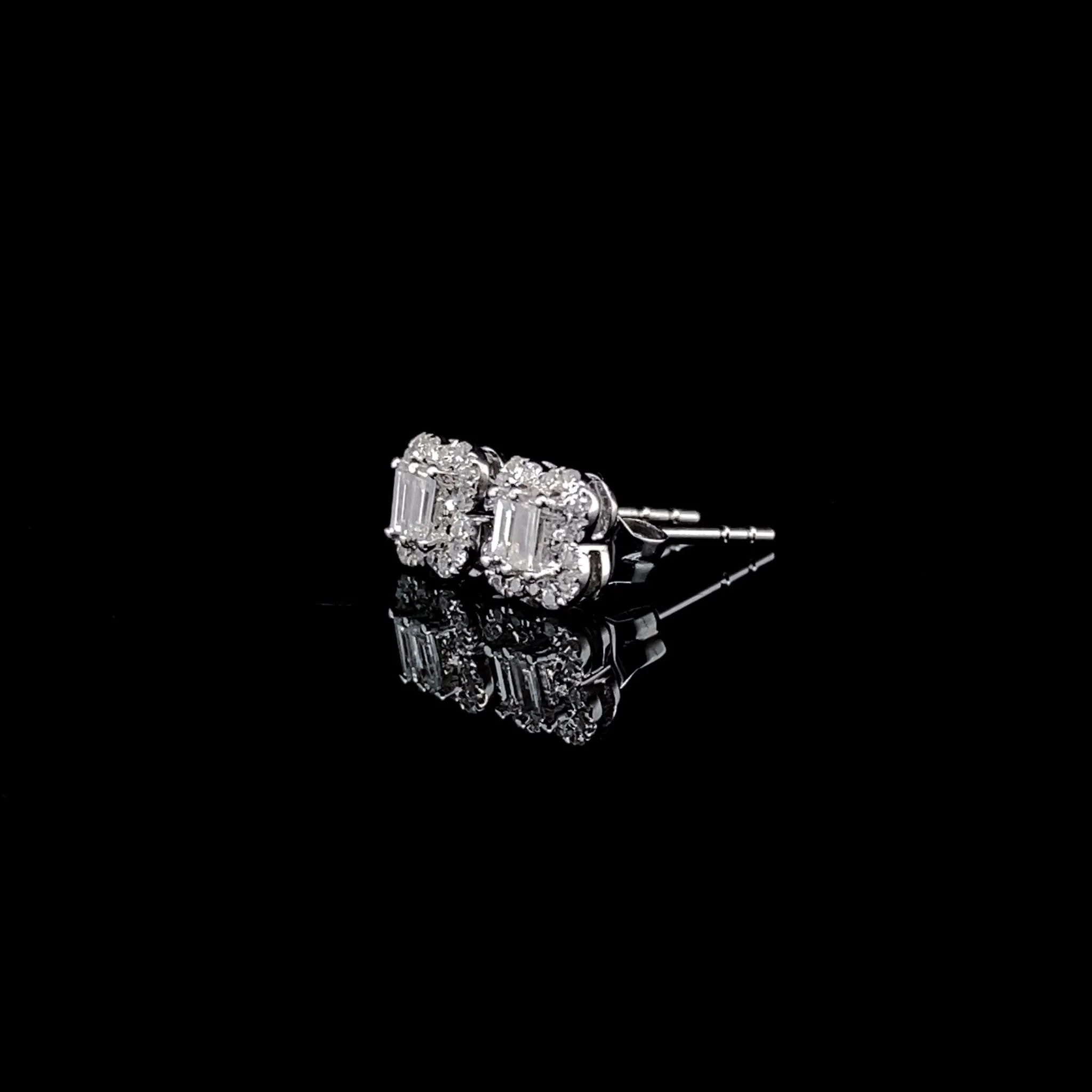 #LVNA2024 | Classic Clover Diamond Stud Earrings 18kt