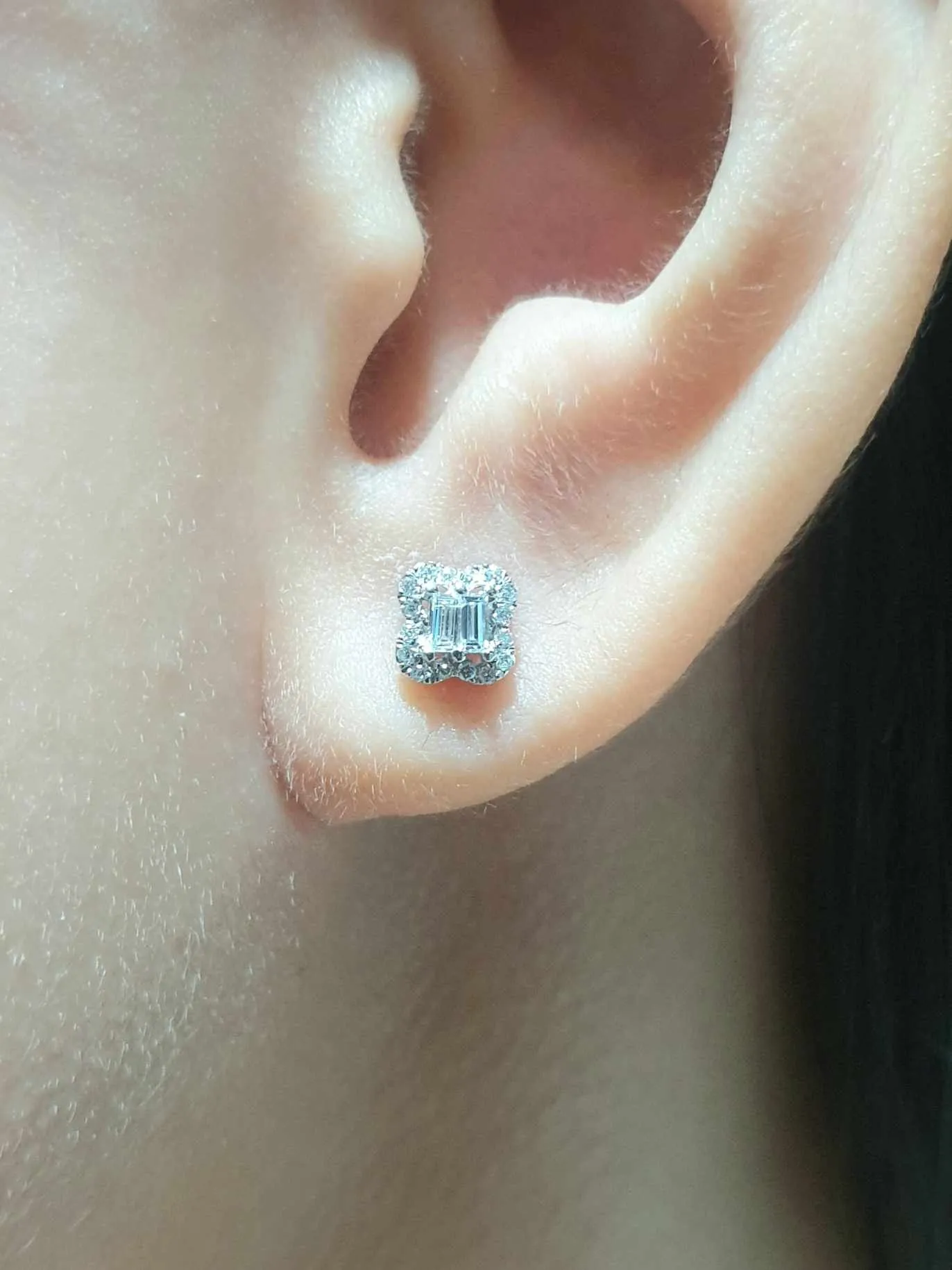 #LVNA2024 | Classic Clover Diamond Stud Earrings 18kt