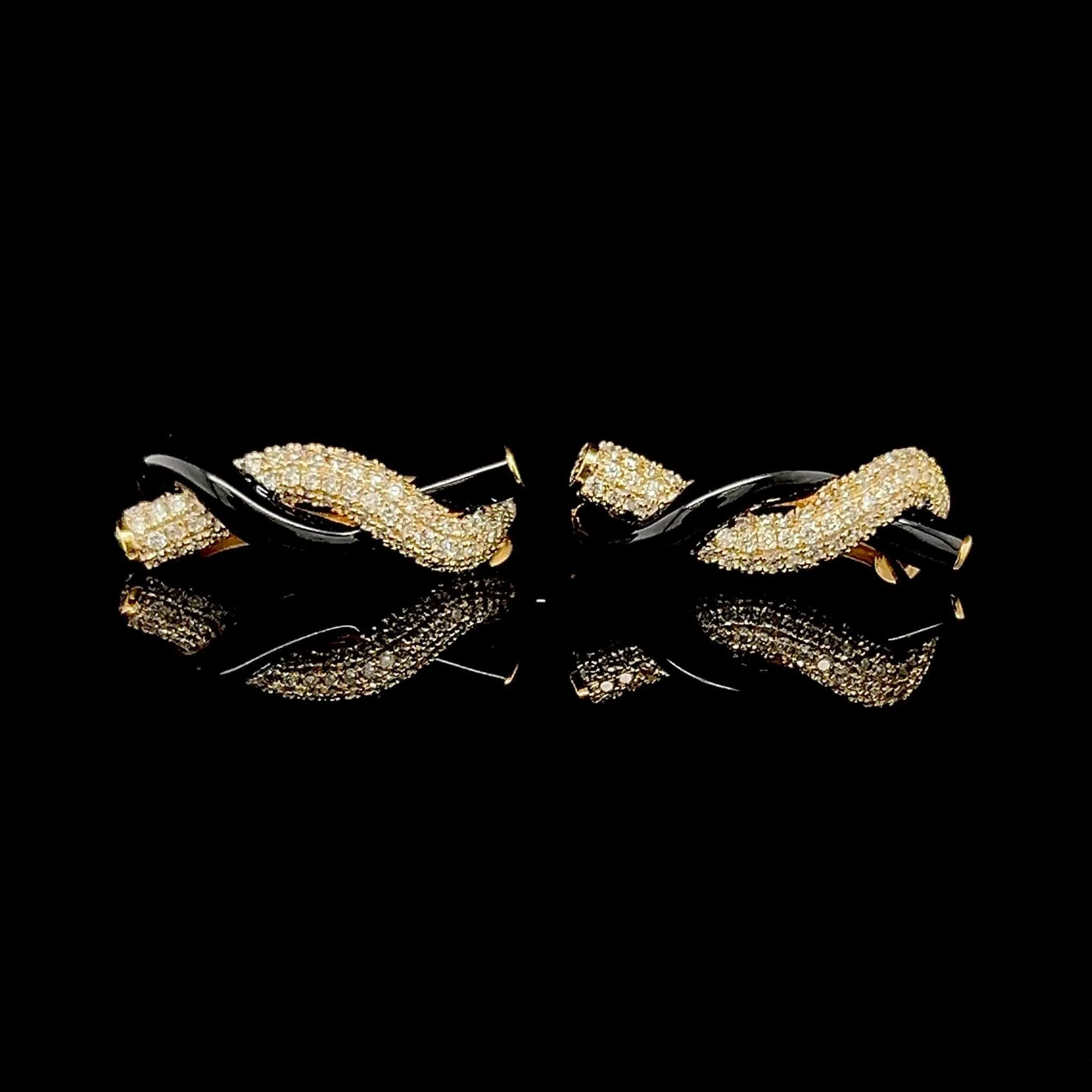 #LVNA2024 | Crossover Knot Hoop Diamond Earrings 18kt