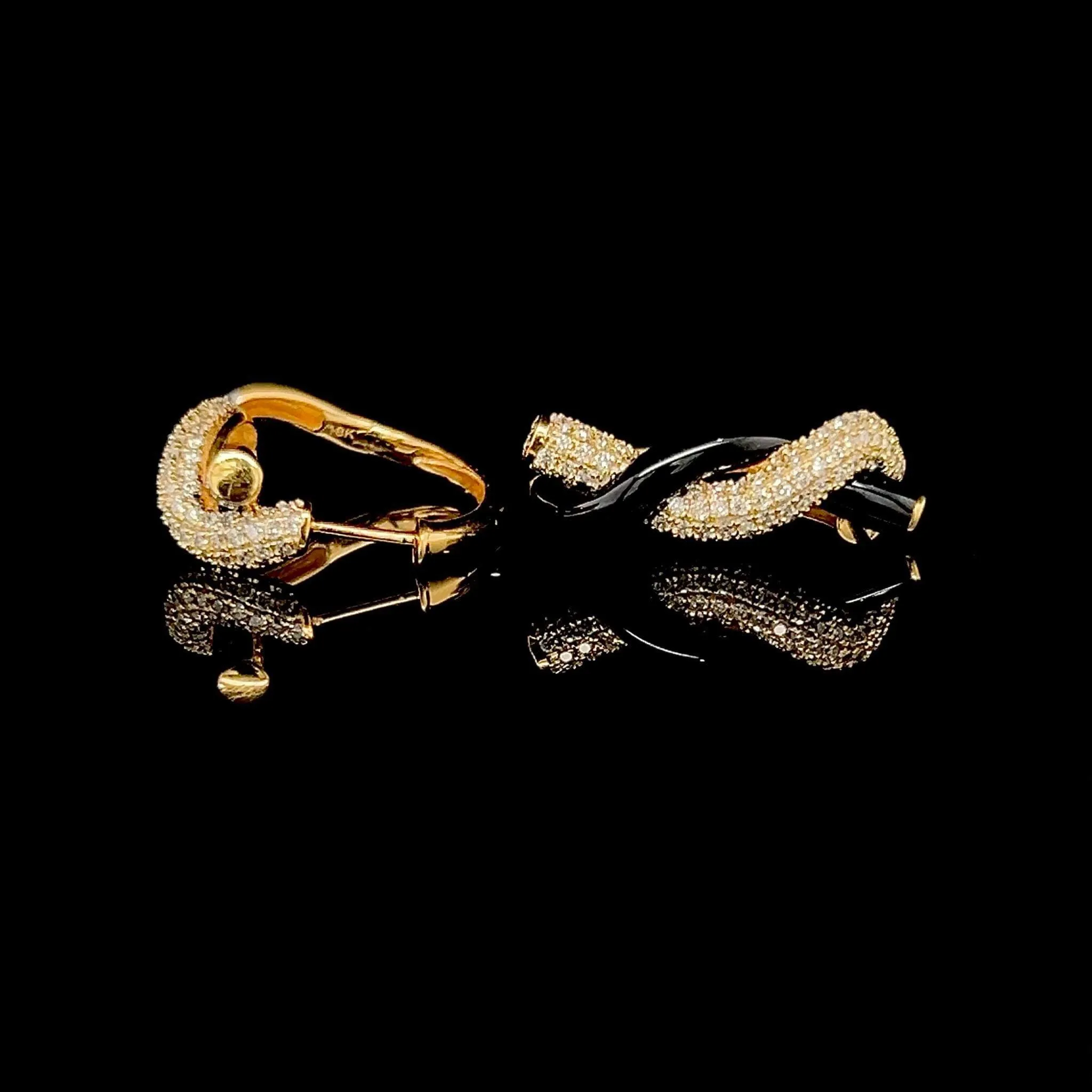 #LVNA2024 | Crossover Knot Hoop Diamond Earrings 18kt