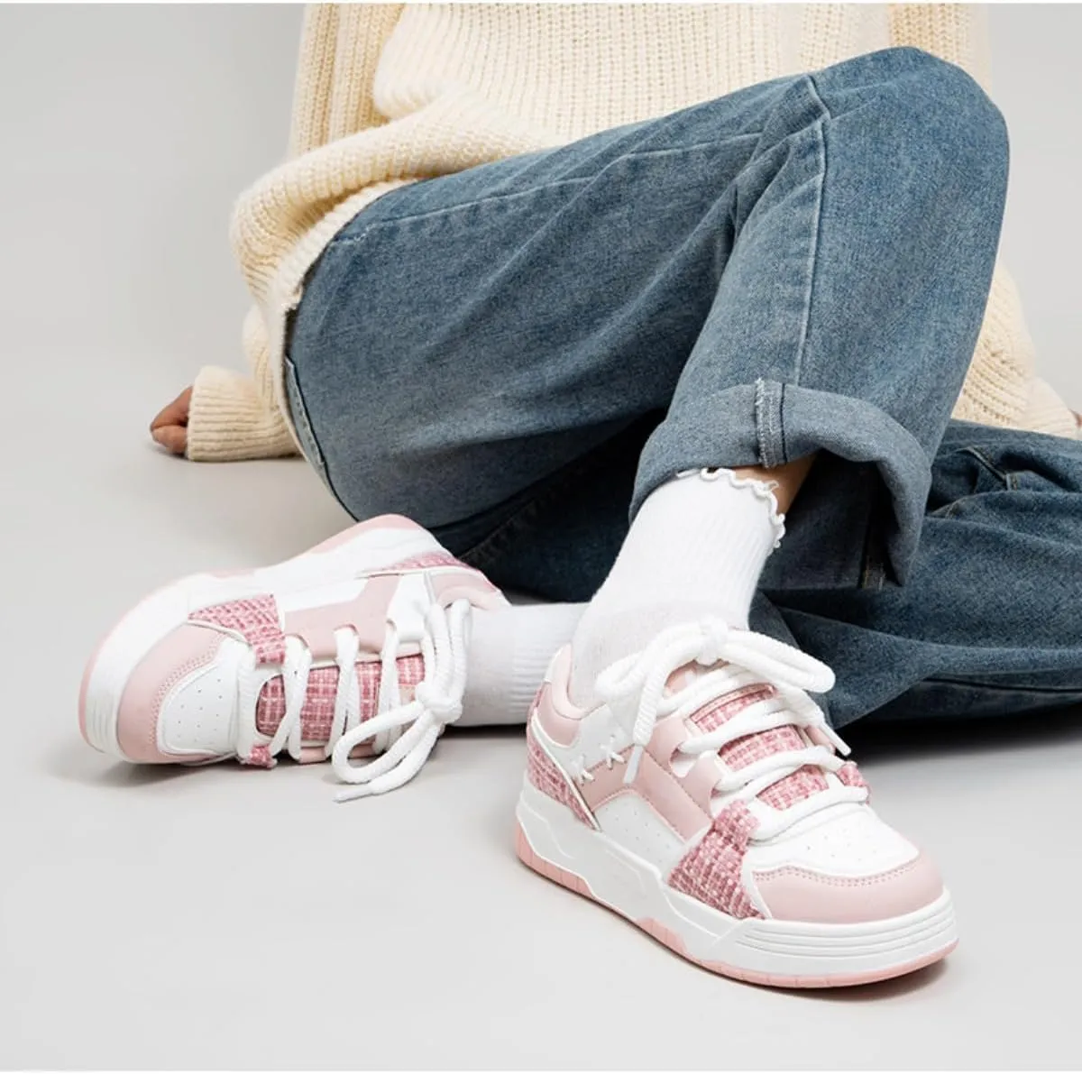 Y2K Retro Platform Sneakers for Women Low Top Lace Up Casual Skate Shoes Thick Sole Flat Athletic Trainers for Autumn Walking Daily Streetwear